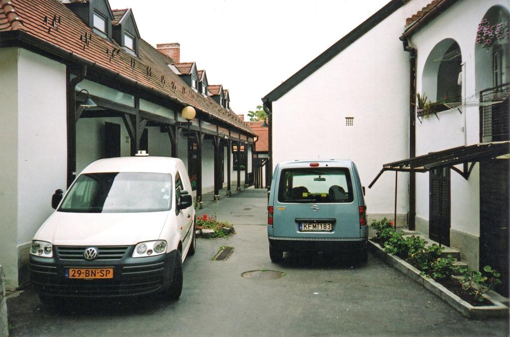 Hotel Barokk Vendeghaz Eger Pokoj fotografie